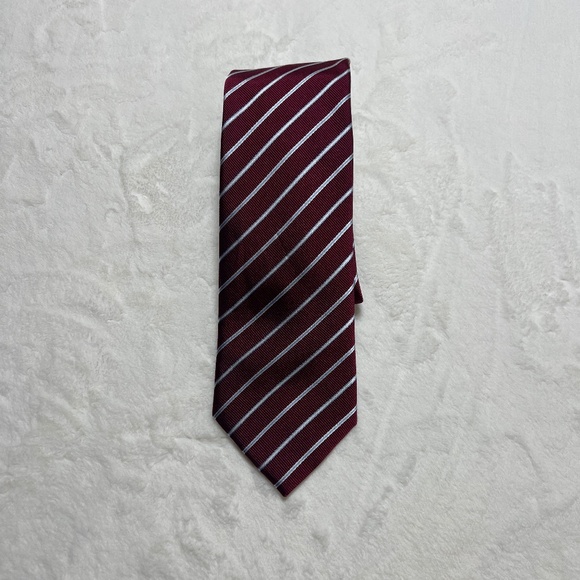 Yves Saint Laurent - Picture 1 of 5